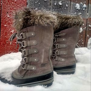 Never worn Sorel winter boots
